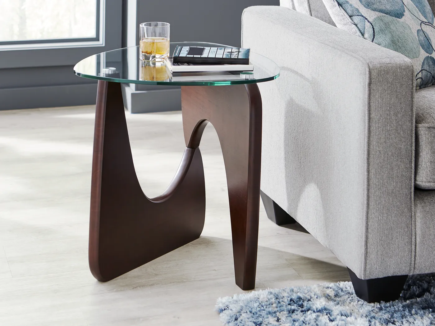 Candela Merlot End Table - Thumbnail - Image 2